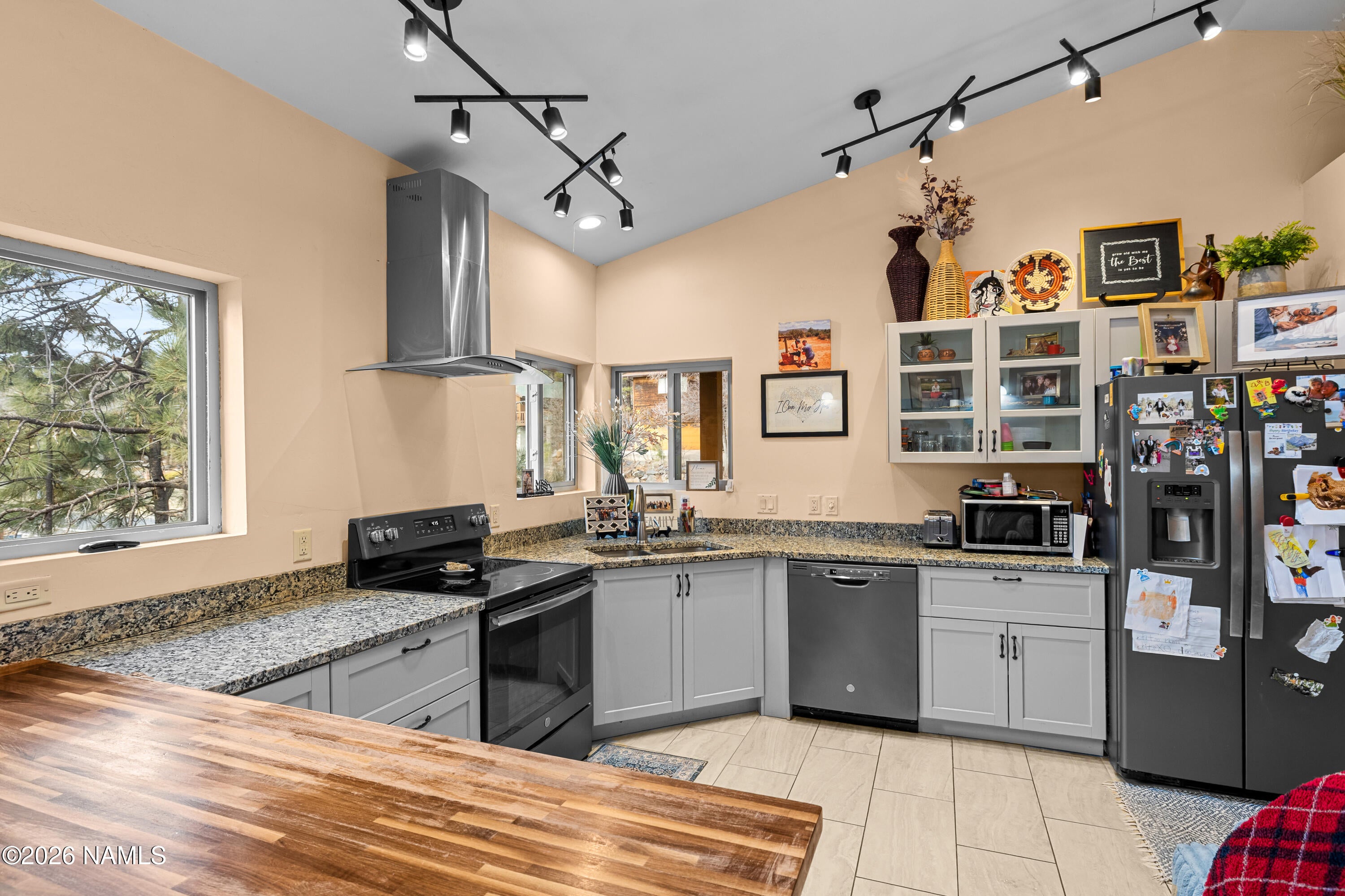 Flagstaff, Arizona, 86001, United States, 4 Bedrooms Bedrooms, ,4 BathroomsBathrooms,Residential,Active,2018185