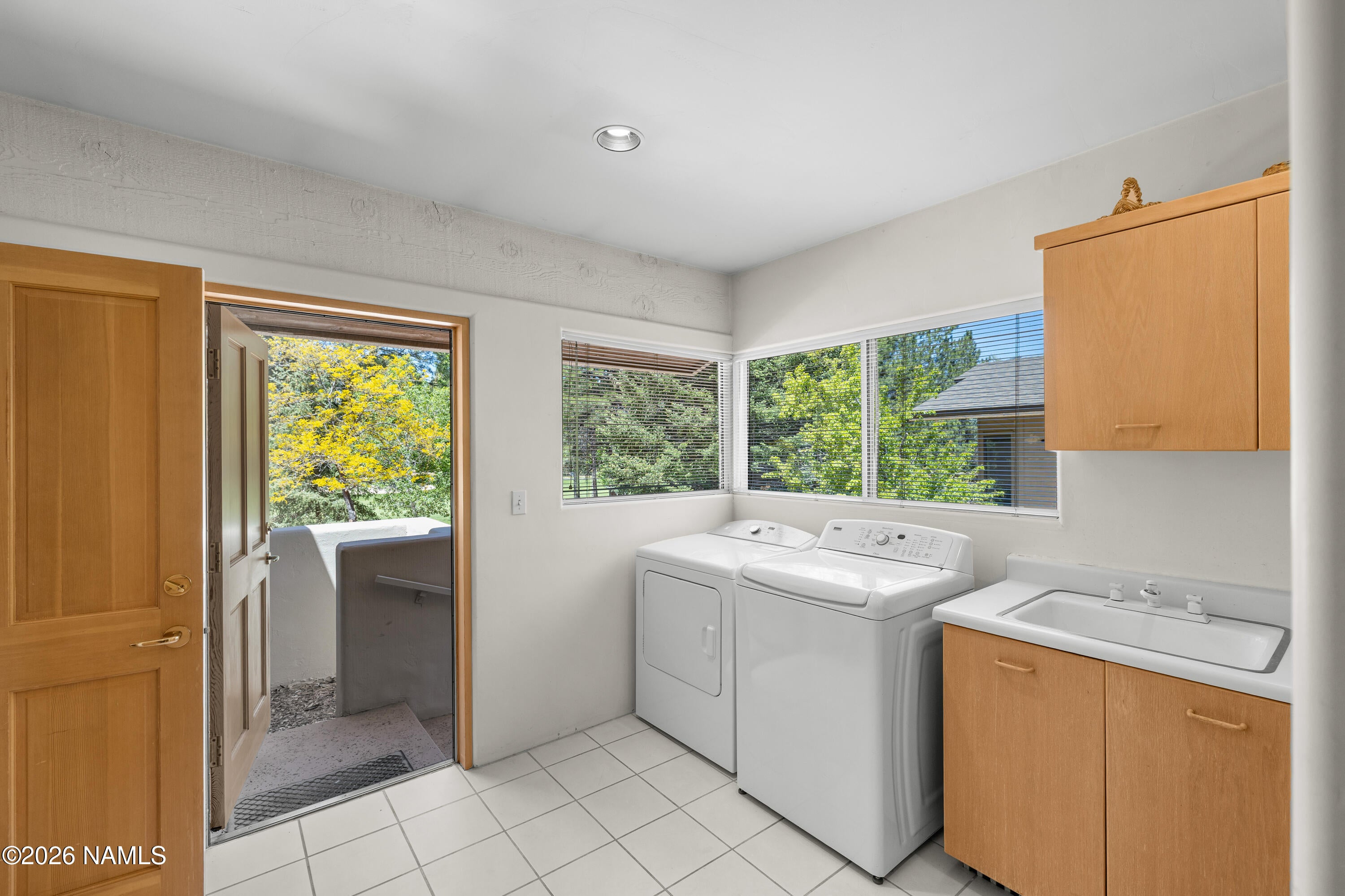 Flagstaff, Arizona, 86004, United States, 3 Bedrooms Bedrooms, ,3 BathroomsBathrooms,Residential,Active,2045391