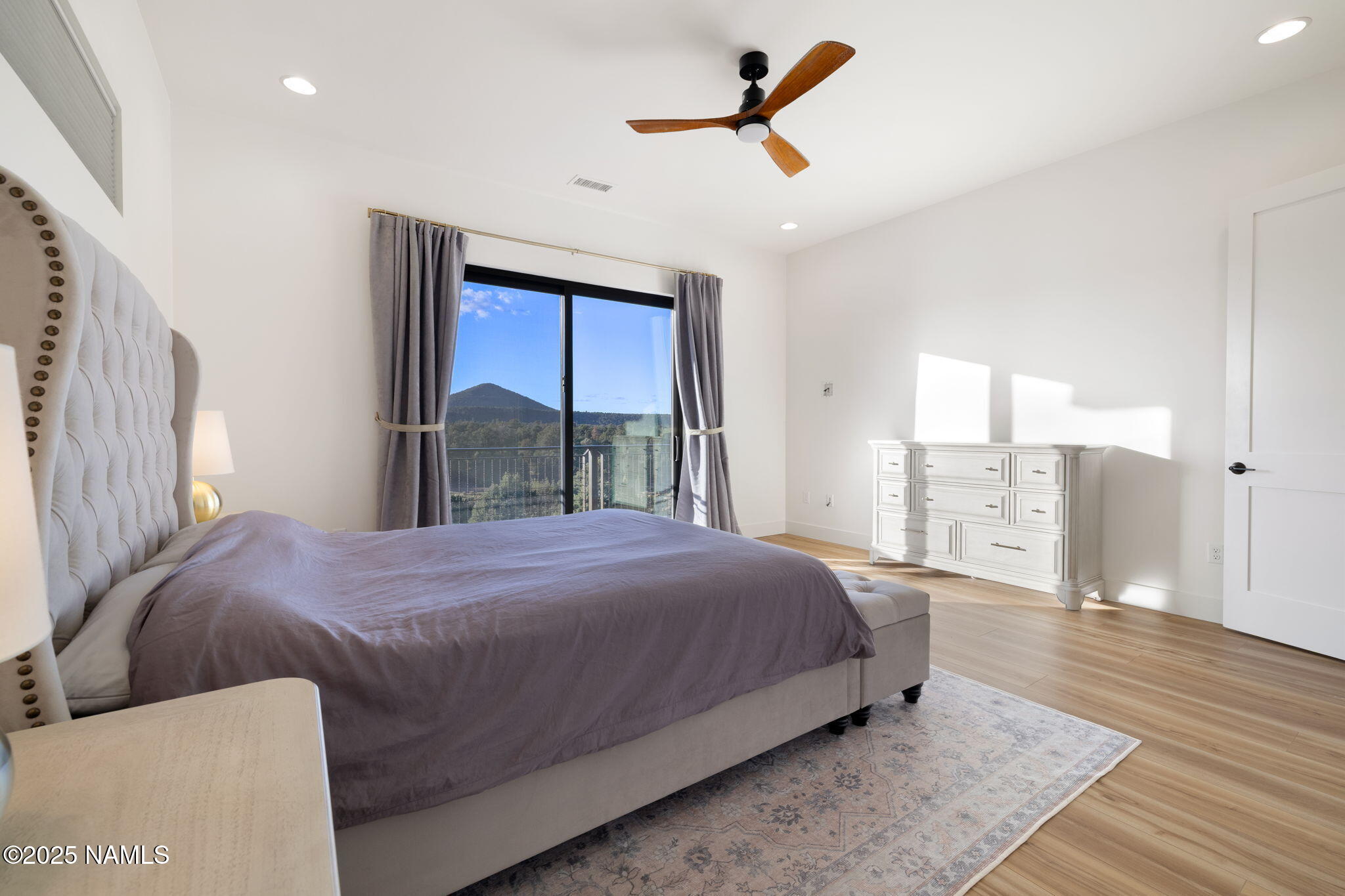 Flagstaff, Arizona, 86004, United States, 5 Bedrooms Bedrooms, ,4 BathroomsBathrooms,Residential,Active,1943835