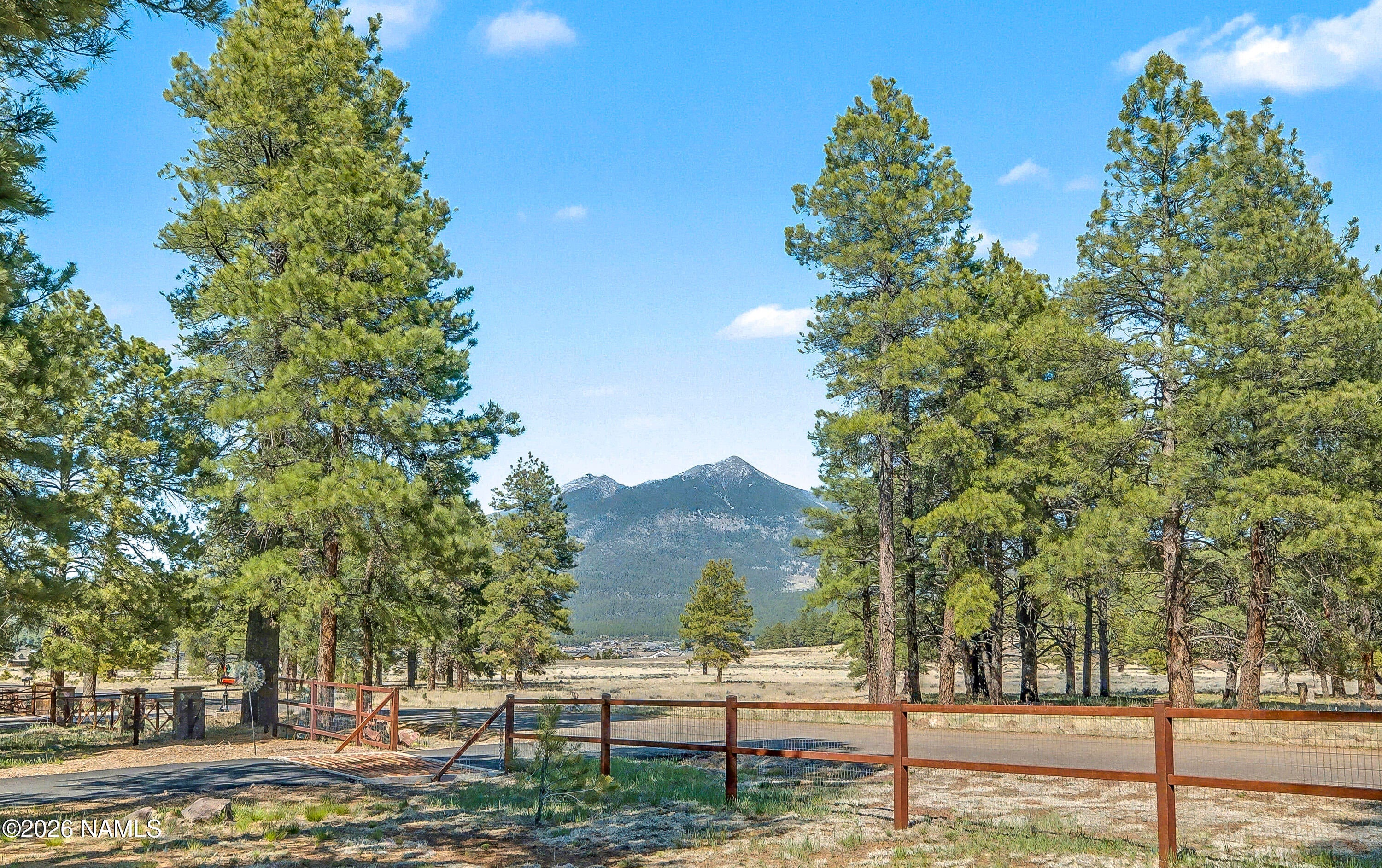 Flagstaff, Arizona, 86001, United States, 3 Bedrooms Bedrooms, ,3 BathroomsBathrooms,Residential,Contingent,2045038