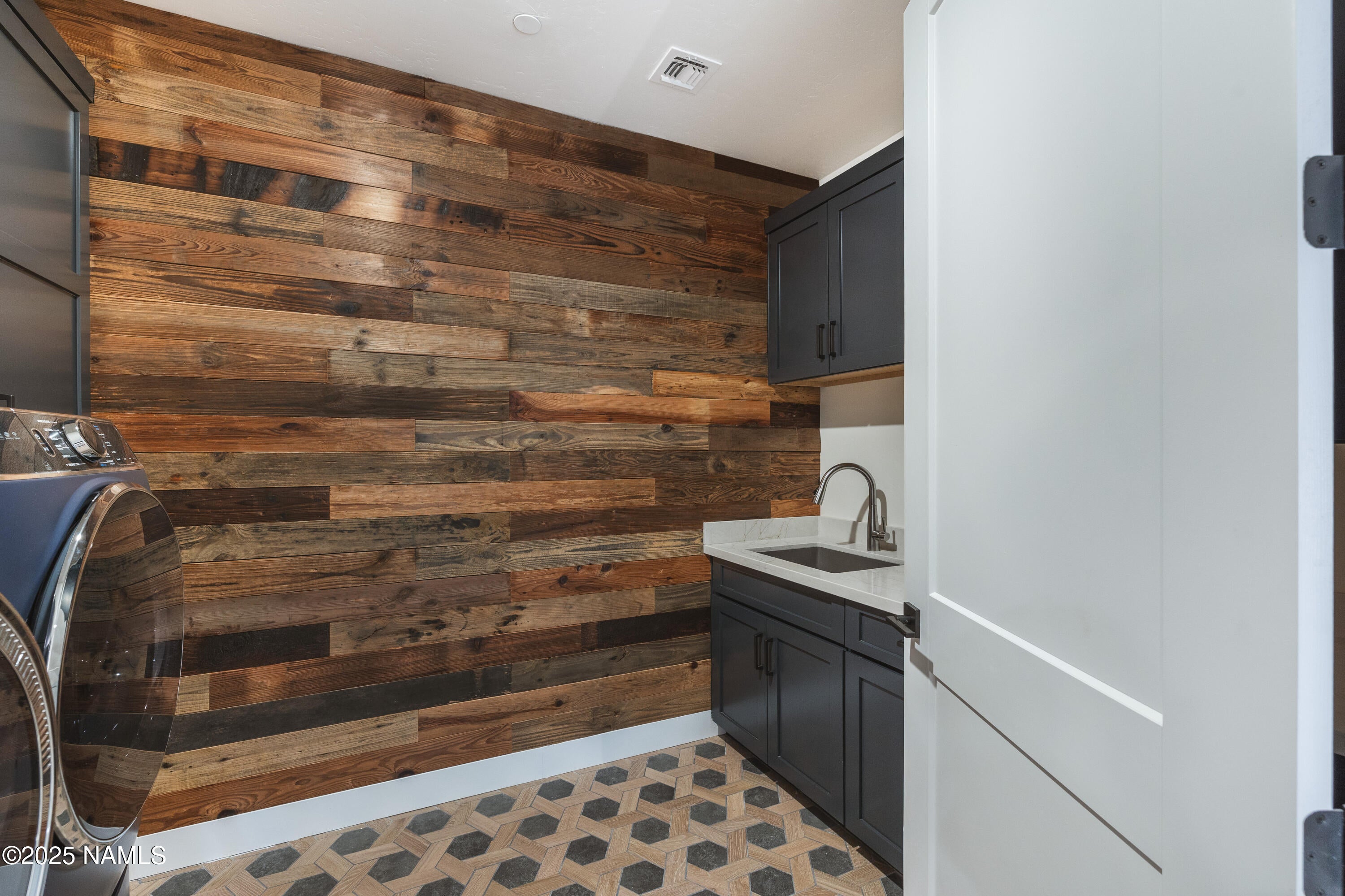 Flagstaff, Arizona, 86005, United States, 5 Bedrooms Bedrooms, ,4 BathroomsBathrooms,Residential,Active,1959522