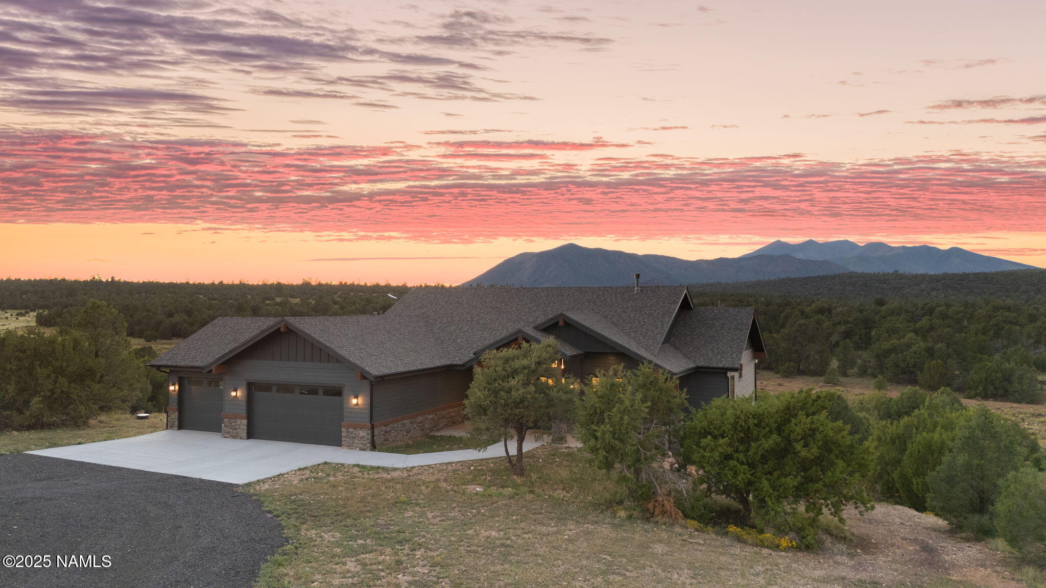 Flagstaff, Arizona, 86004, United States, 5 Bedrooms Bedrooms, ,4 BathroomsBathrooms,Residential,Active,1943835