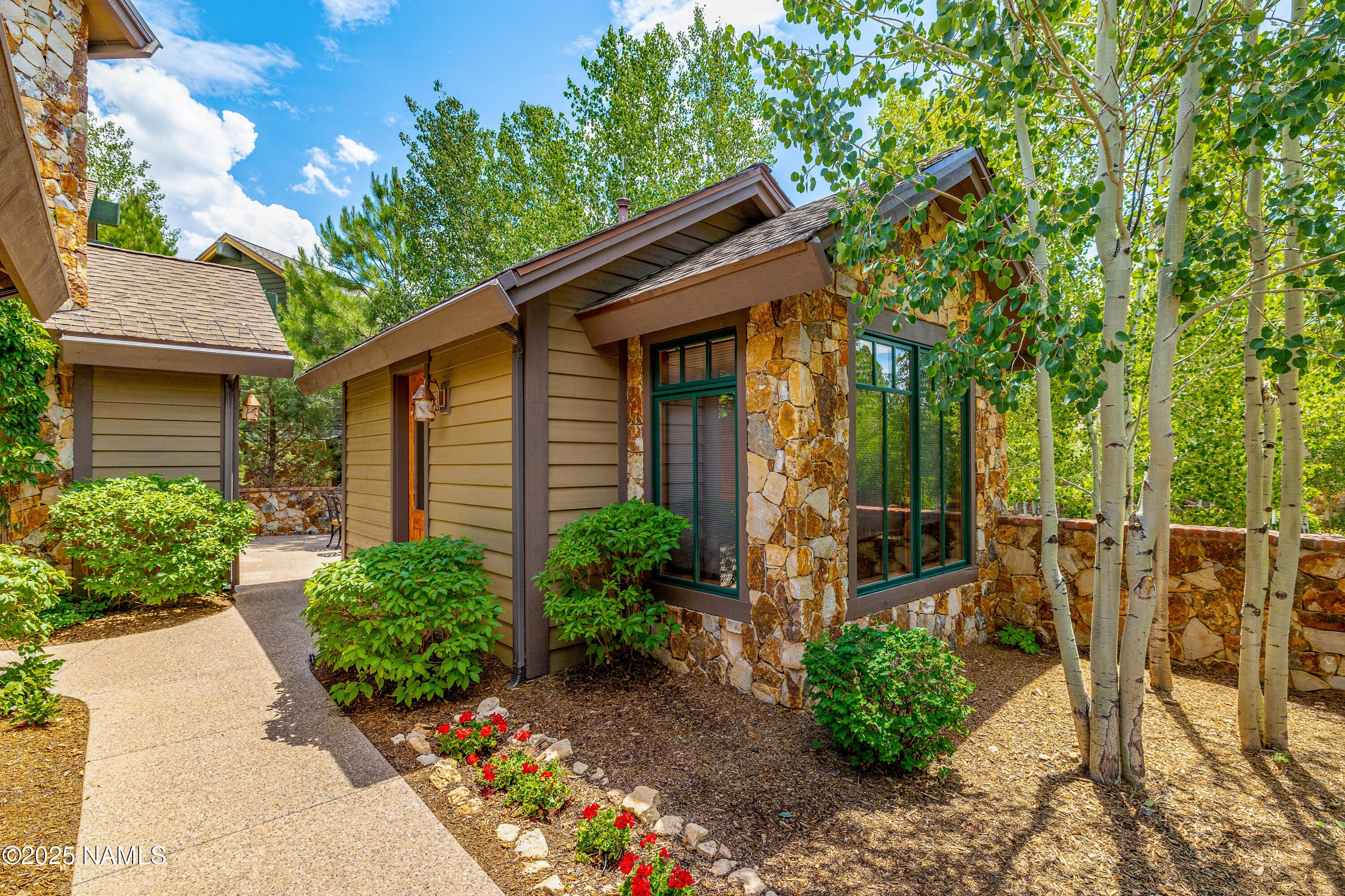 Flagstaff, Arizona, 86005, United States, 3 Bedrooms Bedrooms, ,3 BathroomsBathrooms,Residential,Active,1922673