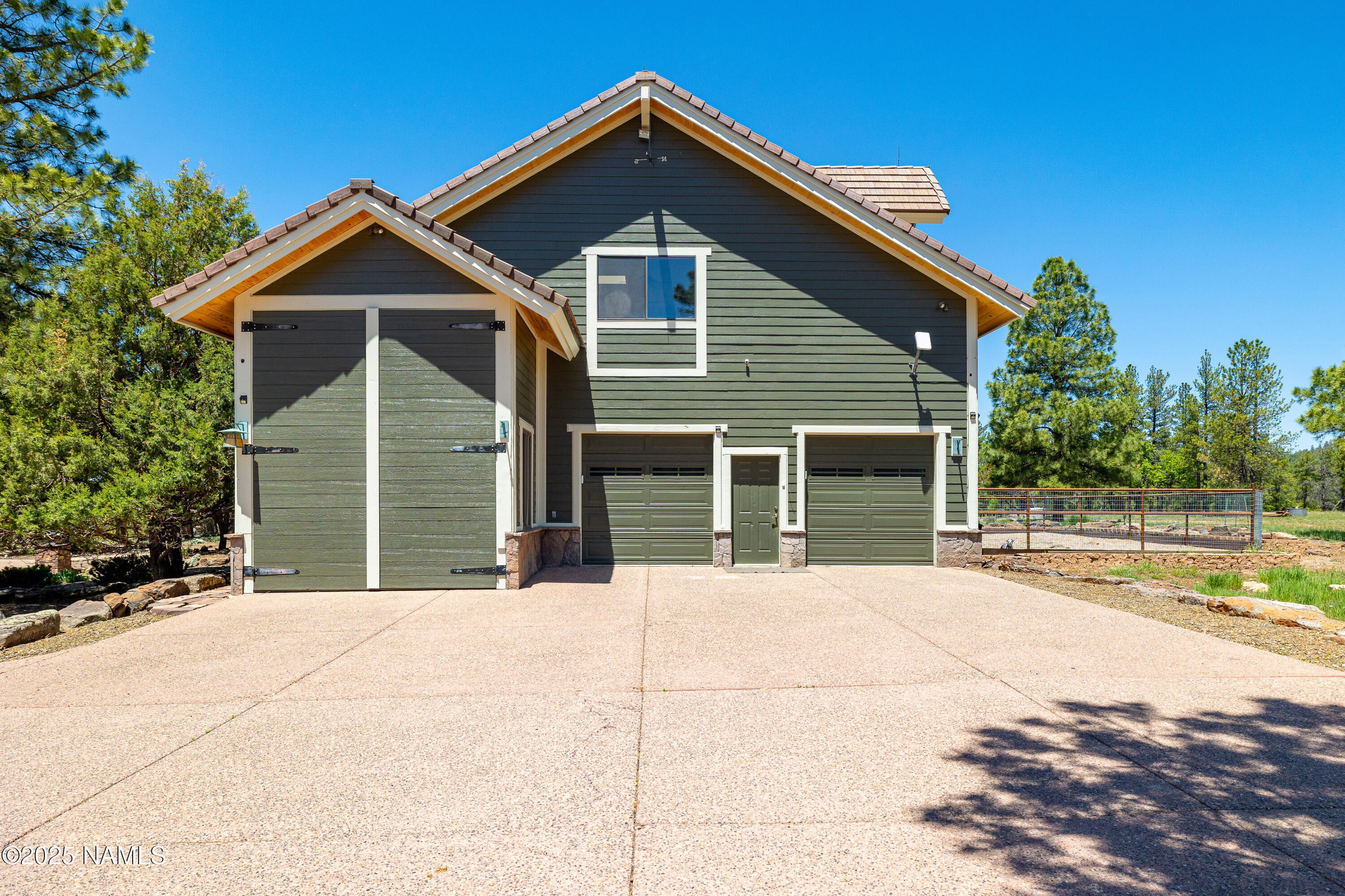 Flagstaff, Arizona, 86001, United States, 3 Bedrooms Bedrooms, ,4 BathroomsBathrooms,Residential,Active,1988717