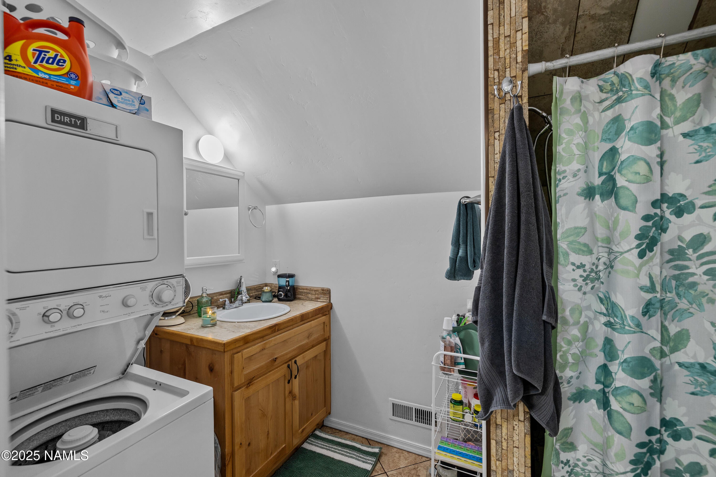 Flagstaff, Arizona, 86004, United States, 4 Bedrooms Bedrooms, ,3 BathroomsBathrooms,Residential,Active,1868120