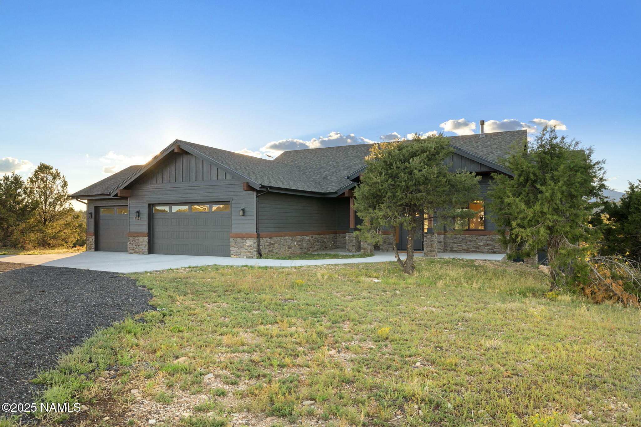 Flagstaff, Arizona, 86004, United States, 5 Bedrooms Bedrooms, ,4 BathroomsBathrooms,Residential,Active,1943835