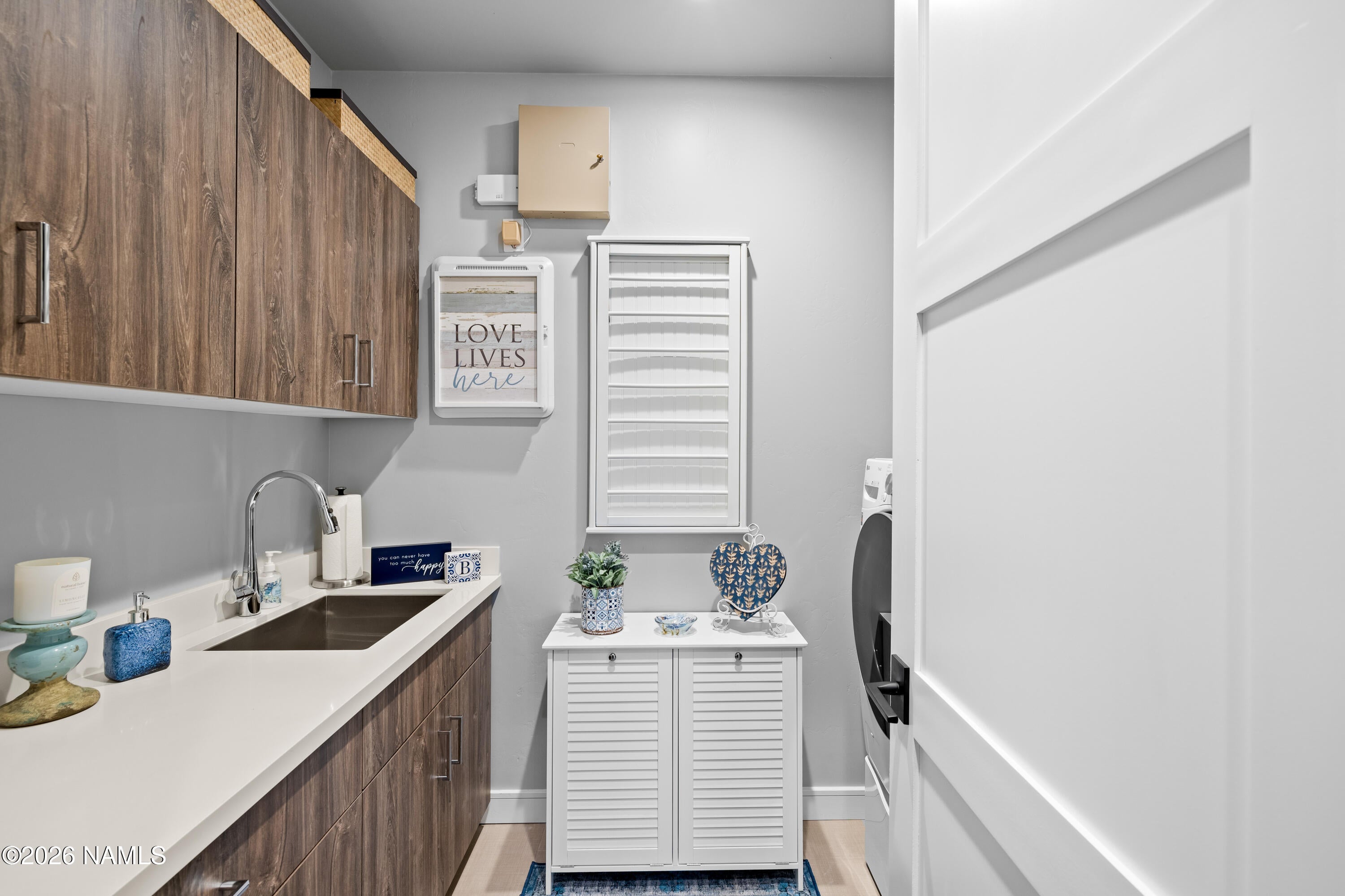 Flagstaff, Arizona, 86005, United States, 3 Bedrooms Bedrooms, ,4 BathroomsBathrooms,Residential,Active,2012817