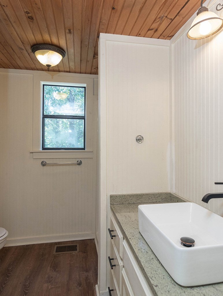 Oxford, Mississippi, 38655, United States, 7 Bedrooms Bedrooms, ,5 BathroomsBathrooms,Residential,Active,1919415