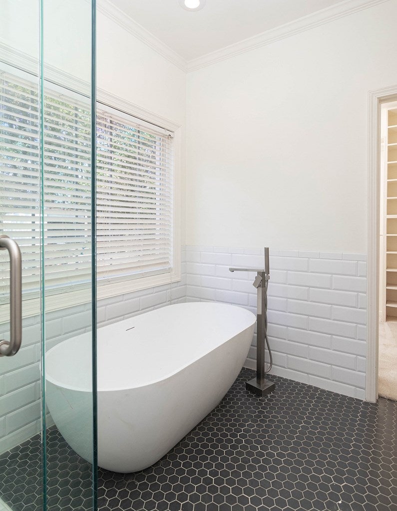 Oxford, Mississippi, 38655, United States, 7 Bedrooms Bedrooms, ,5 BathroomsBathrooms,Residential,Active,1919415