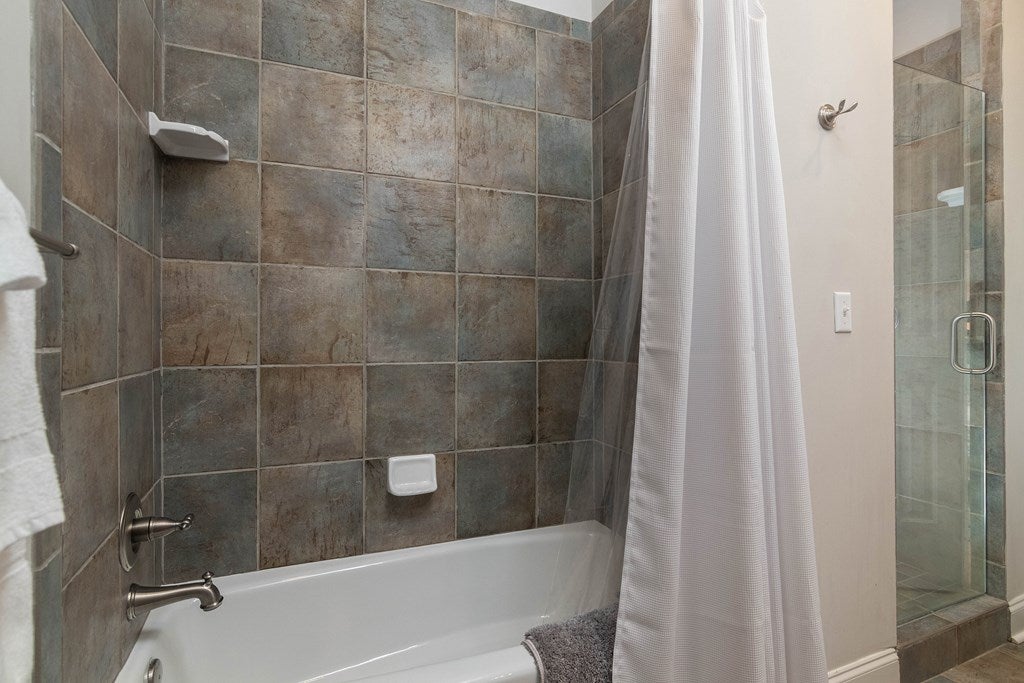 Oxford, Mississippi, 38655, United States, 4 Bedrooms Bedrooms, ,5 BathroomsBathrooms,Residential,Active,1969759