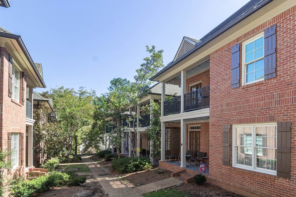 Oxford, Mississippi, 38655, United States, 4 Bedrooms Bedrooms, ,5 BathroomsBathrooms,Residential,Active,1969759