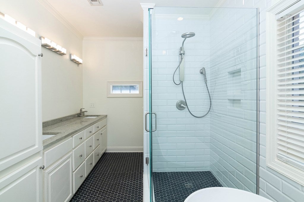 Oxford, Mississippi, 38655, United States, 7 Bedrooms Bedrooms, ,5 BathroomsBathrooms,Residential,Active,1919415