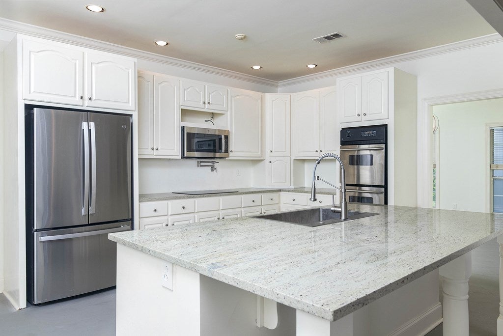 Oxford, Mississippi, 38655, United States, 7 Bedrooms Bedrooms, ,5 BathroomsBathrooms,Residential,Active,1919415