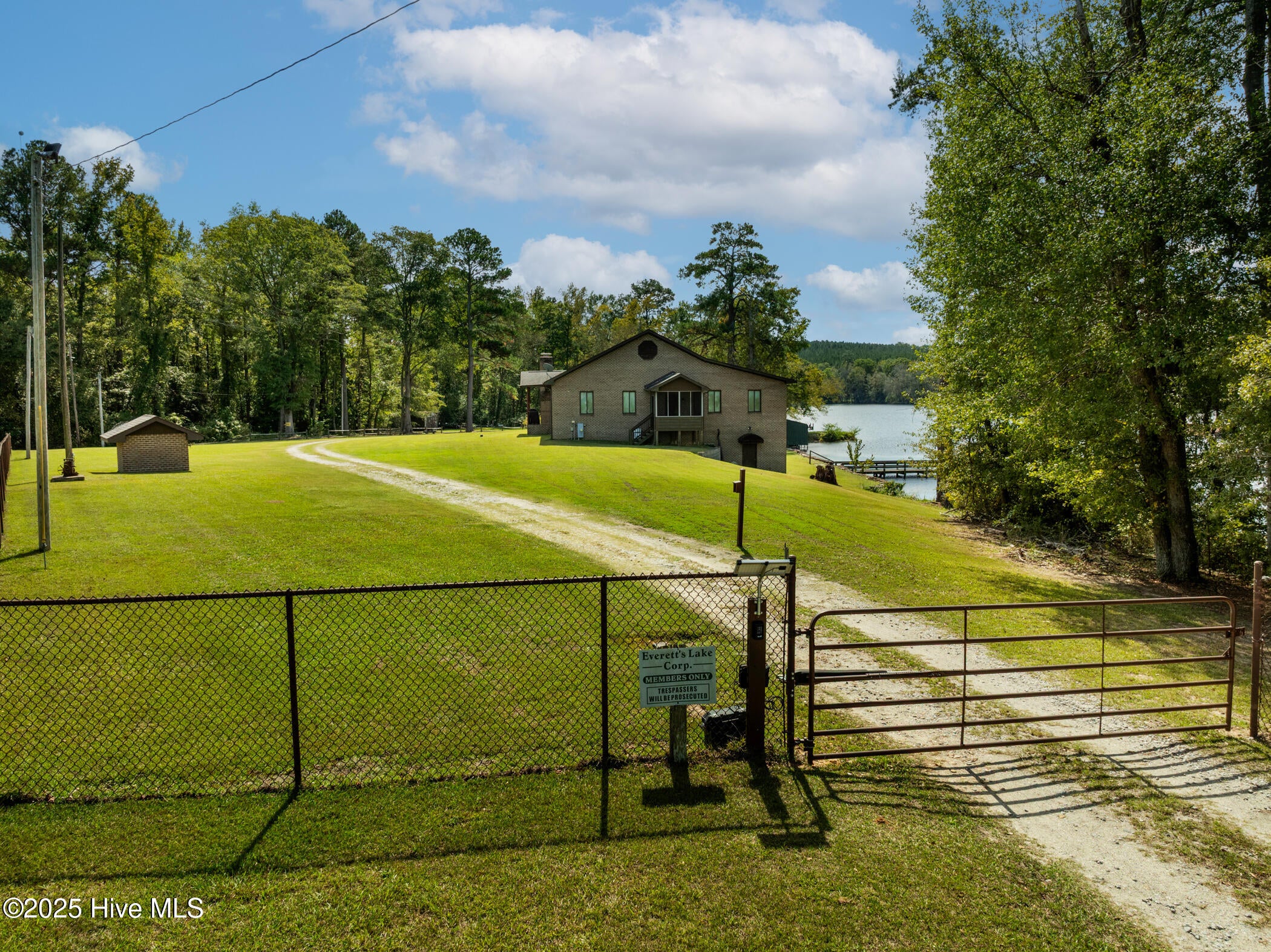Rockingham, North Carolina, 28379, United States, 2 Bedrooms Bedrooms, ,3 BathroomsBathrooms,Residential,Active,1963276