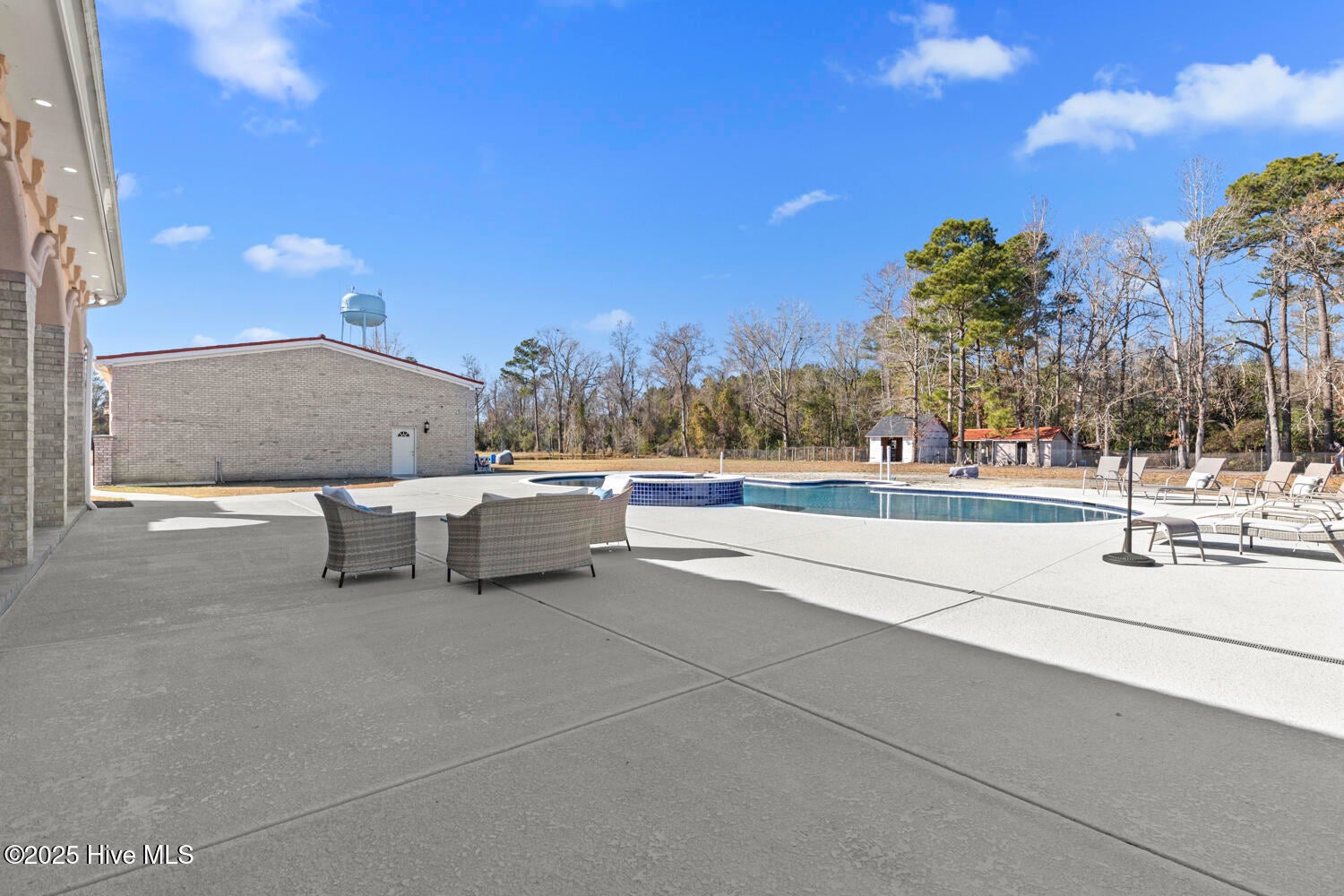 Jacksonville, North Carolina, 28540, United States, 5 Bedrooms Bedrooms, ,6 BathroomsBathrooms,Residential,Active,2006803