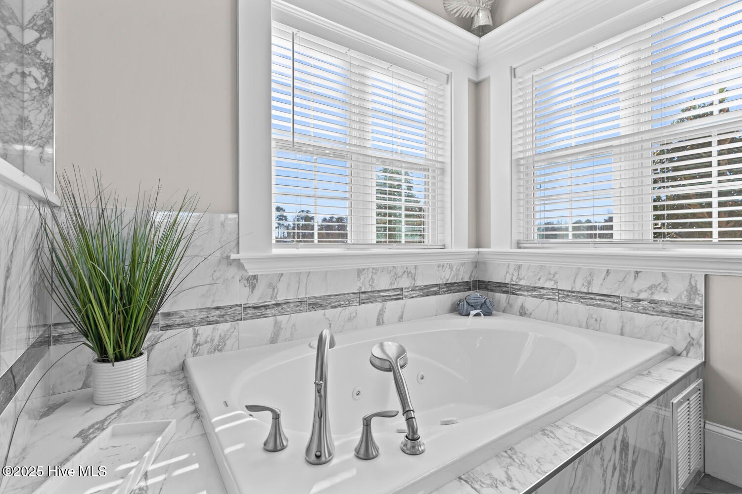 Jacksonville, North Carolina, 28540, United States, 5 Bedrooms Bedrooms, ,6 BathroomsBathrooms,Residential,Active,2006803