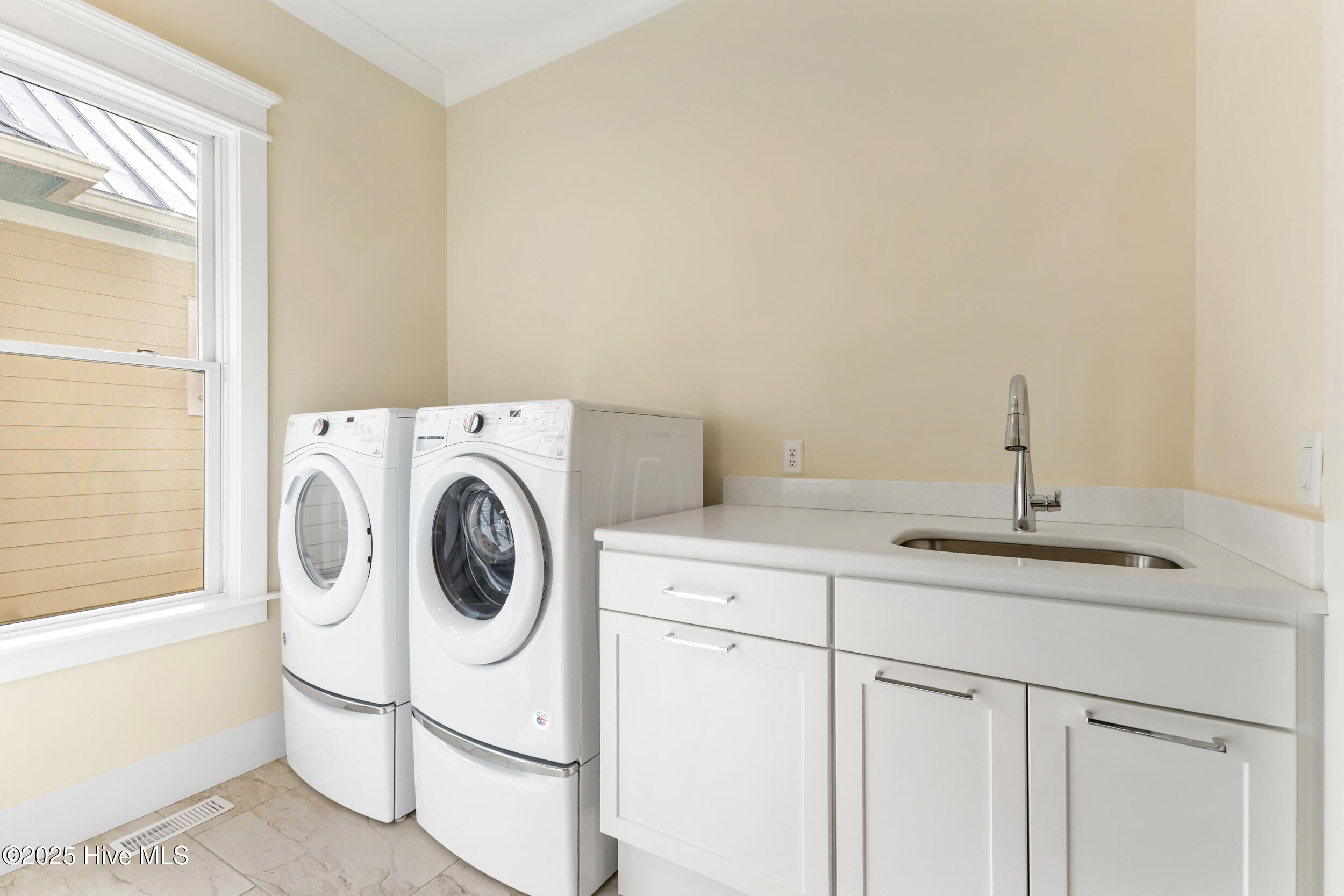 Carolina Beach, North Carolina, 28428, United States, 5 Bedrooms Bedrooms, ,4 BathroomsBathrooms,Residential,Active,1970929