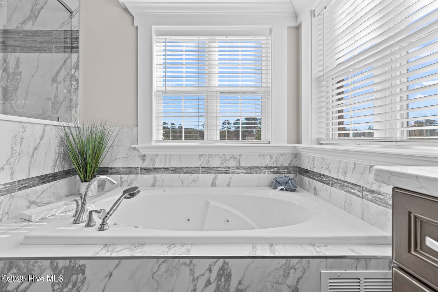 Jacksonville, North Carolina, 28540, United States, 5 Bedrooms Bedrooms, ,6 BathroomsBathrooms,Residential,Active,2006803