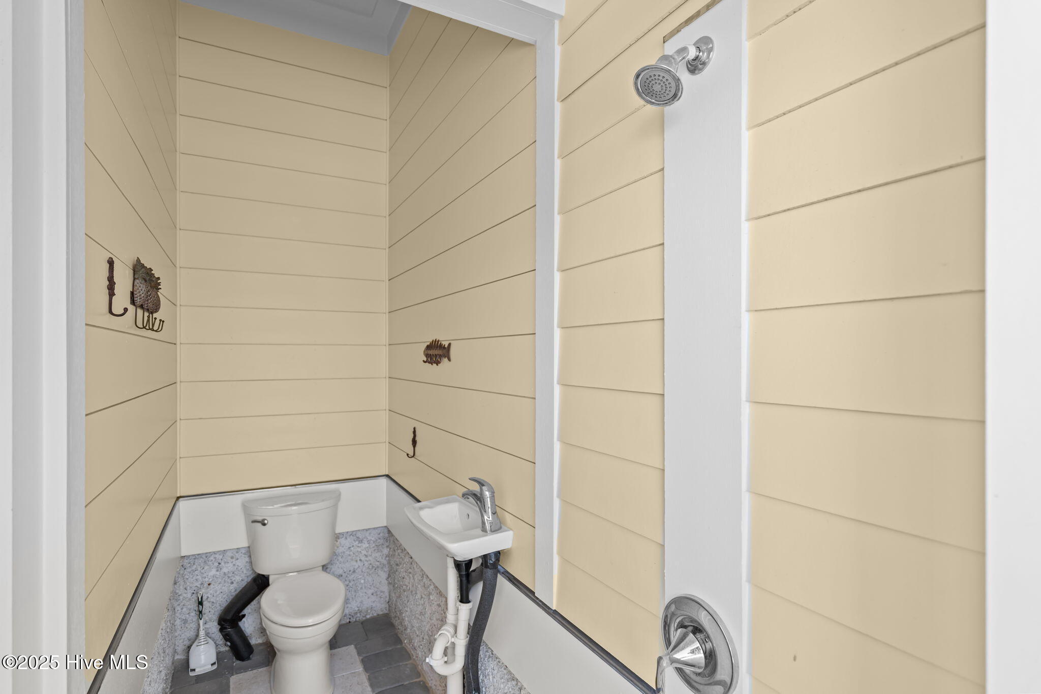 Carolina Beach, North Carolina, 28428, United States, 5 Bedrooms Bedrooms, ,4 BathroomsBathrooms,Residential,Active,1970929