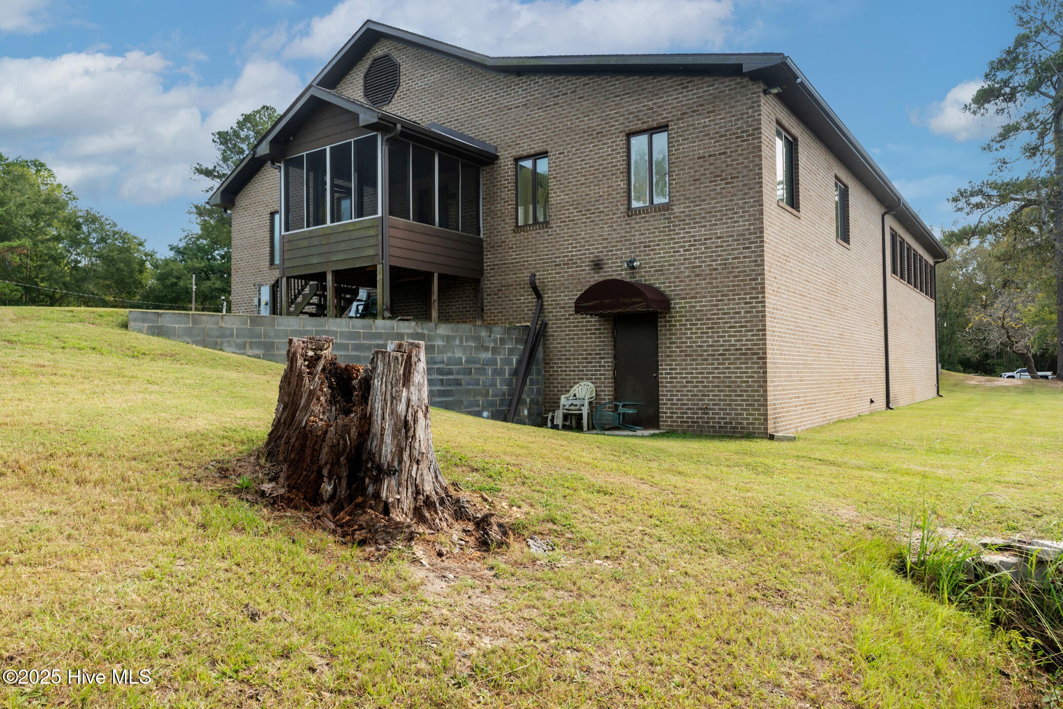 Rockingham, North Carolina, 28379, United States, 2 Bedrooms Bedrooms, ,3 BathroomsBathrooms,Residential,Active,1963276