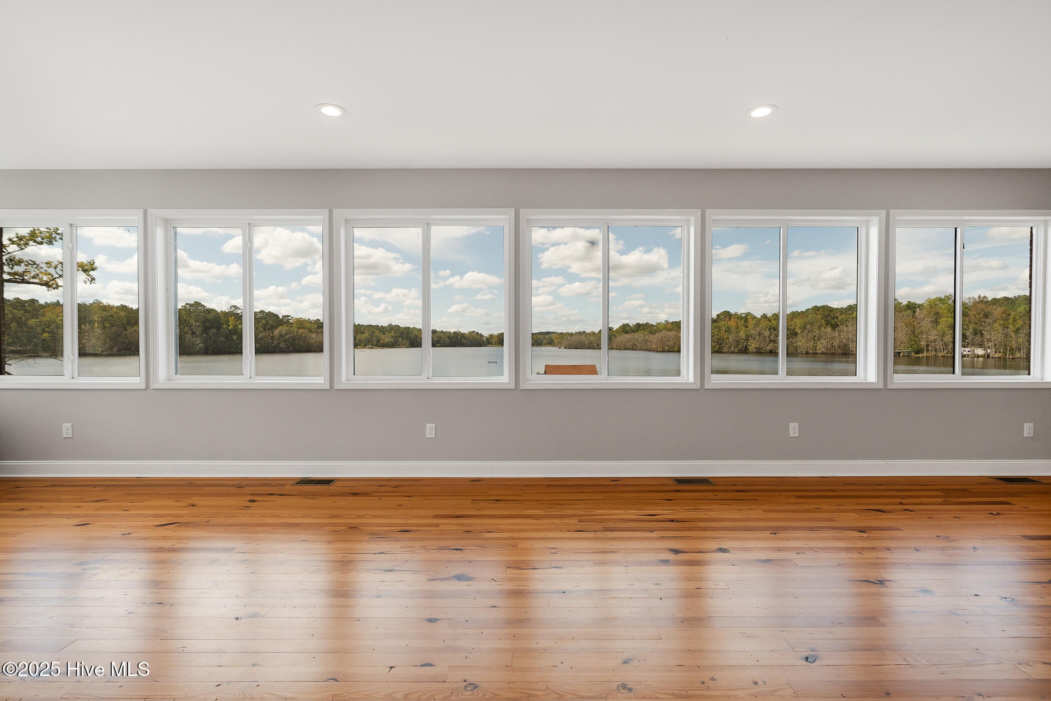 Rockingham, North Carolina, 28379, United States, 2 Bedrooms Bedrooms, ,3 BathroomsBathrooms,Residential,Active,1963276