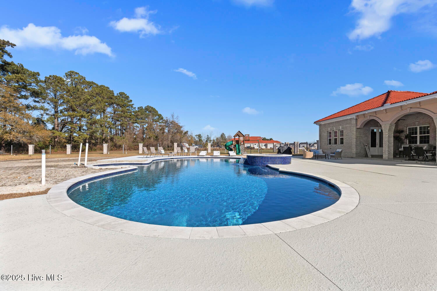 Jacksonville, North Carolina, 28540, United States, 5 Bedrooms Bedrooms, ,6 BathroomsBathrooms,Residential,Active,2006803