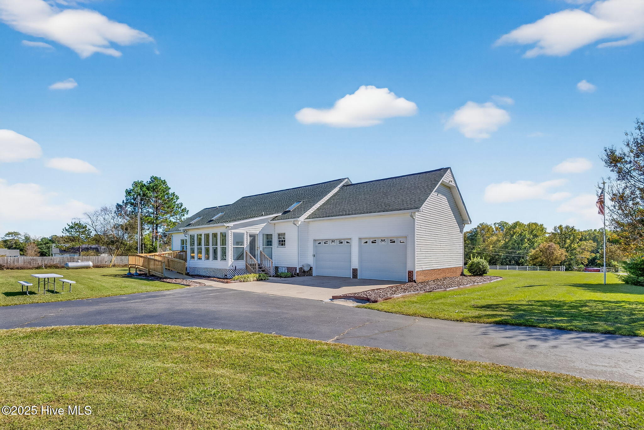 Benson, North Carolina, 27504, United States, 3 Bedrooms Bedrooms, ,3 BathroomsBathrooms,Residential,Active,2043414