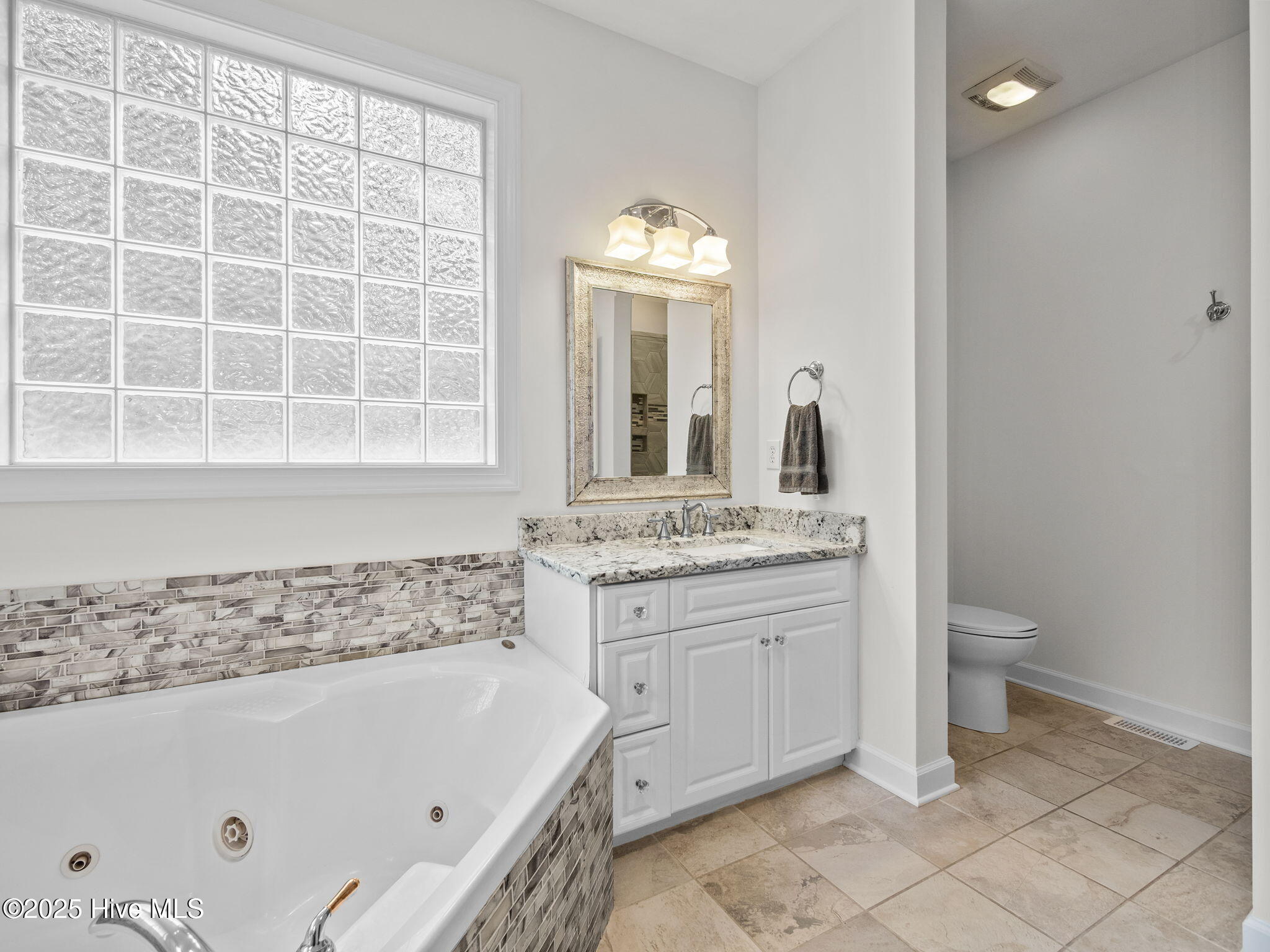 Emerald Isle, North Carolina, 28594, United States, 3 Bedrooms Bedrooms, ,3 BathroomsBathrooms,Residential,Active,1993672