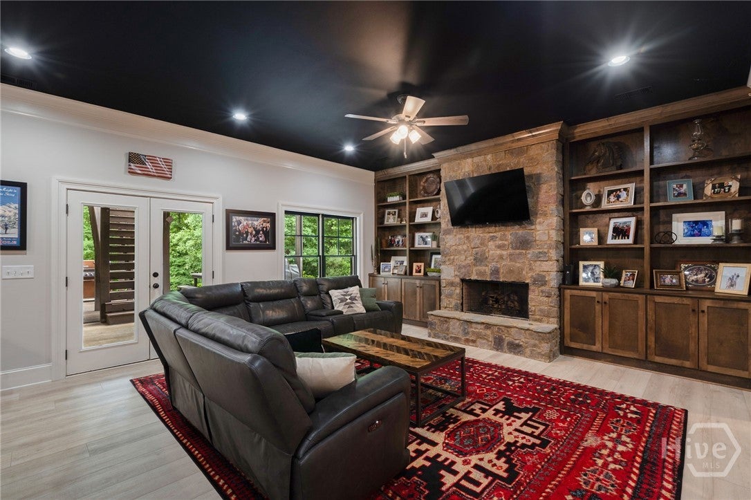 Statham, Georgia, 30666, United States, 6 Bedrooms Bedrooms, ,8 BathroomsBathrooms,Residential,Active,2051977
