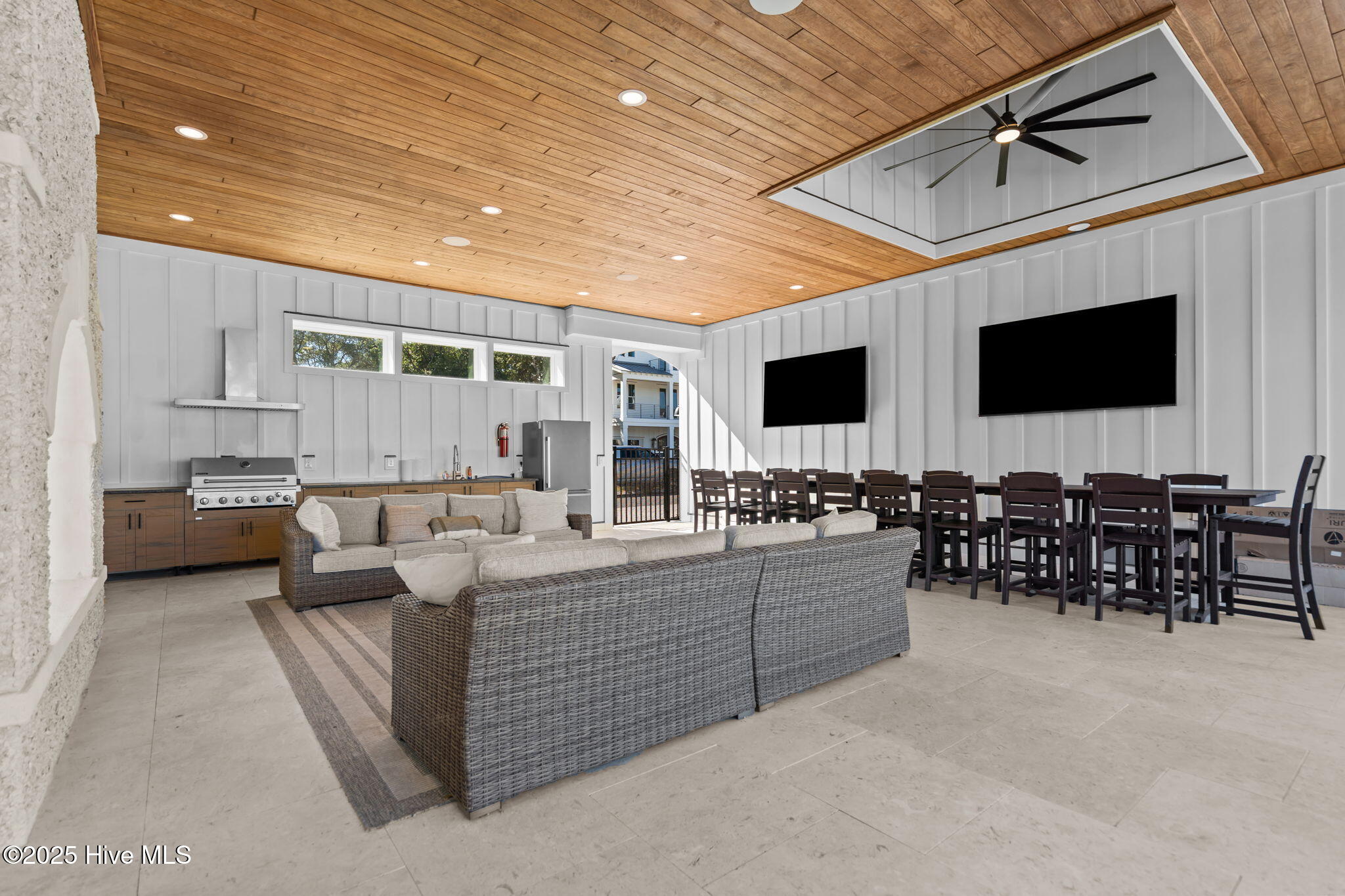 Surf City, North Carolina, 28445, United States, 6 Bedrooms Bedrooms, ,5 BathroomsBathrooms,Residential,Active,1951794