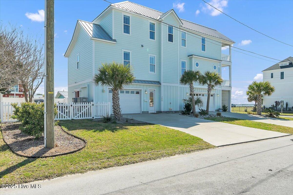 Morehead City, North Carolina, 28557, United States, 3 Bedrooms Bedrooms, ,4 BathroomsBathrooms,Residential,Active,2007117