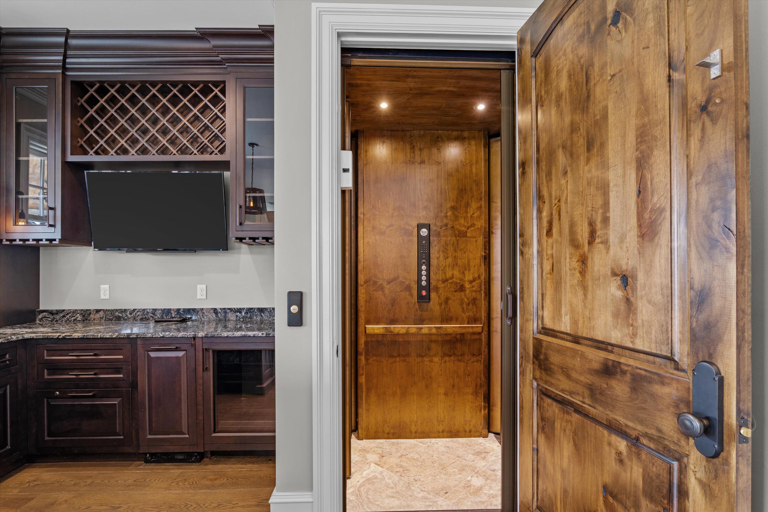 Clarks Hill, South Carolina, 29821, United States, 4 Bedrooms Bedrooms, ,7 BathroomsBathrooms,Residential,Active,2010209