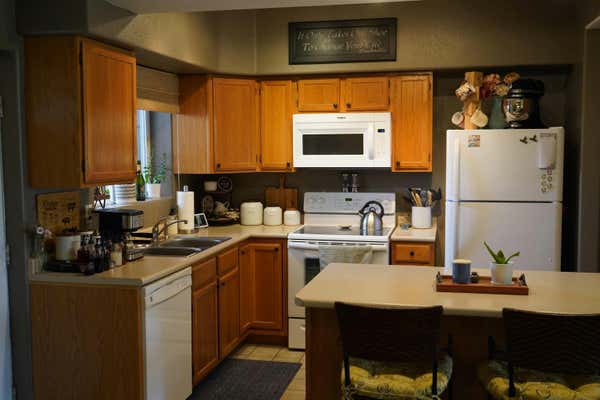 1716 W 18TH ST APT 102, CEDAR FALLS, IA 50613, photo 2 of 11