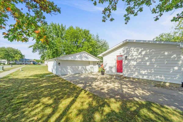 3930 DEL MATRO RD, WATERLOO, IA 50701, photo 3 of 27