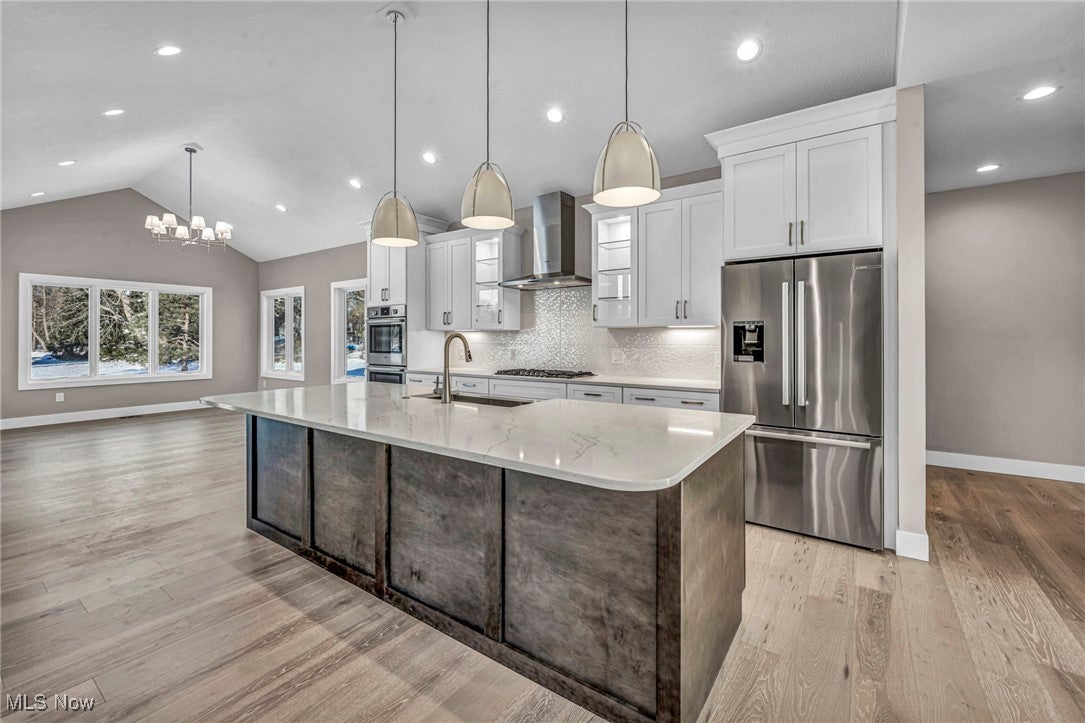 Moreland Hills, Ohio, 44022, United States, 5 Bedrooms Bedrooms, ,6 BathroomsBathrooms,Residential,Contingent,1903201
