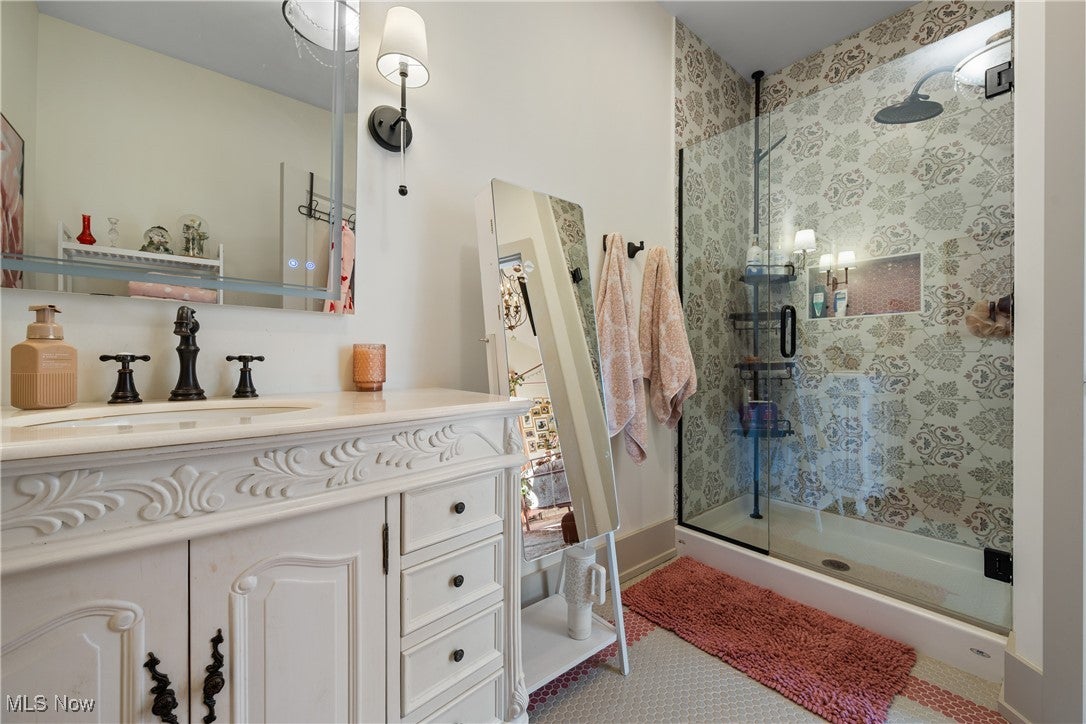 New Franklin, Ohio, 44216, United States, 6 Bedrooms Bedrooms, ,6 BathroomsBathrooms,Residential,Active,1989782