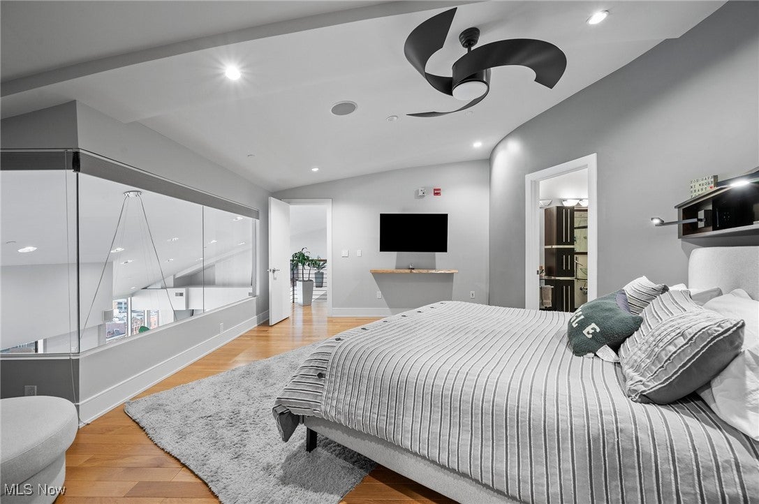 Cleveland, Ohio, 44113, United States, 2 Bedrooms Bedrooms, ,3 BathroomsBathrooms,Residential,Active,1839749