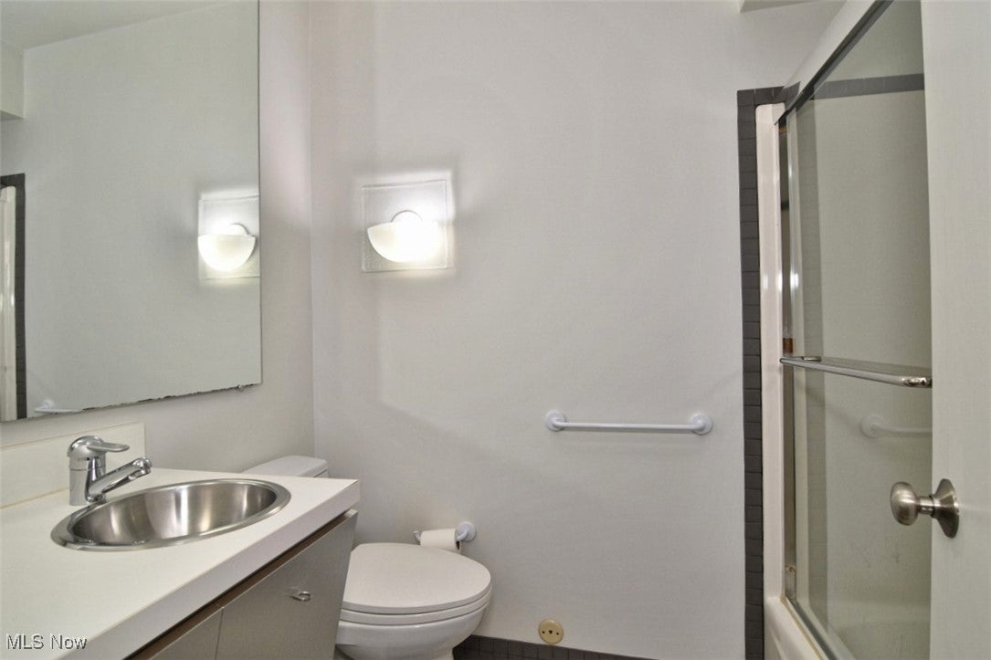 Shaker Heights, Ohio, 44122, United States, 4 Bedrooms Bedrooms, ,5 BathroomsBathrooms,Residential,Contingent,2007147