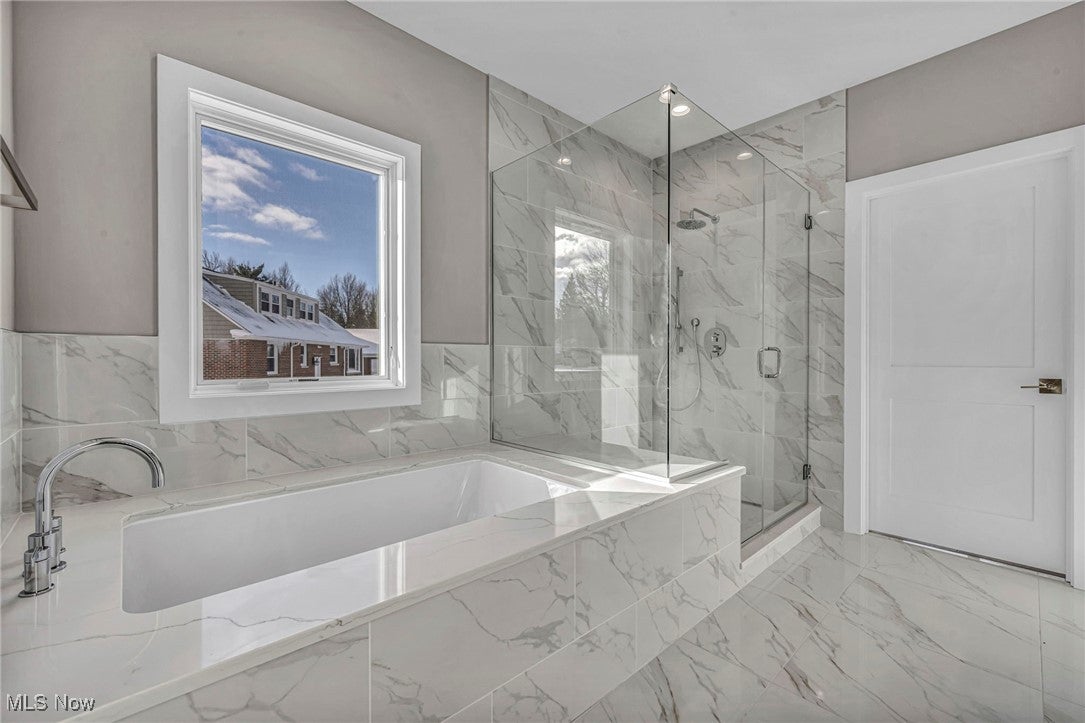 Moreland Hills, Ohio, 44022, United States, 5 Bedrooms Bedrooms, ,6 BathroomsBathrooms,Residential,Contingent,1903201