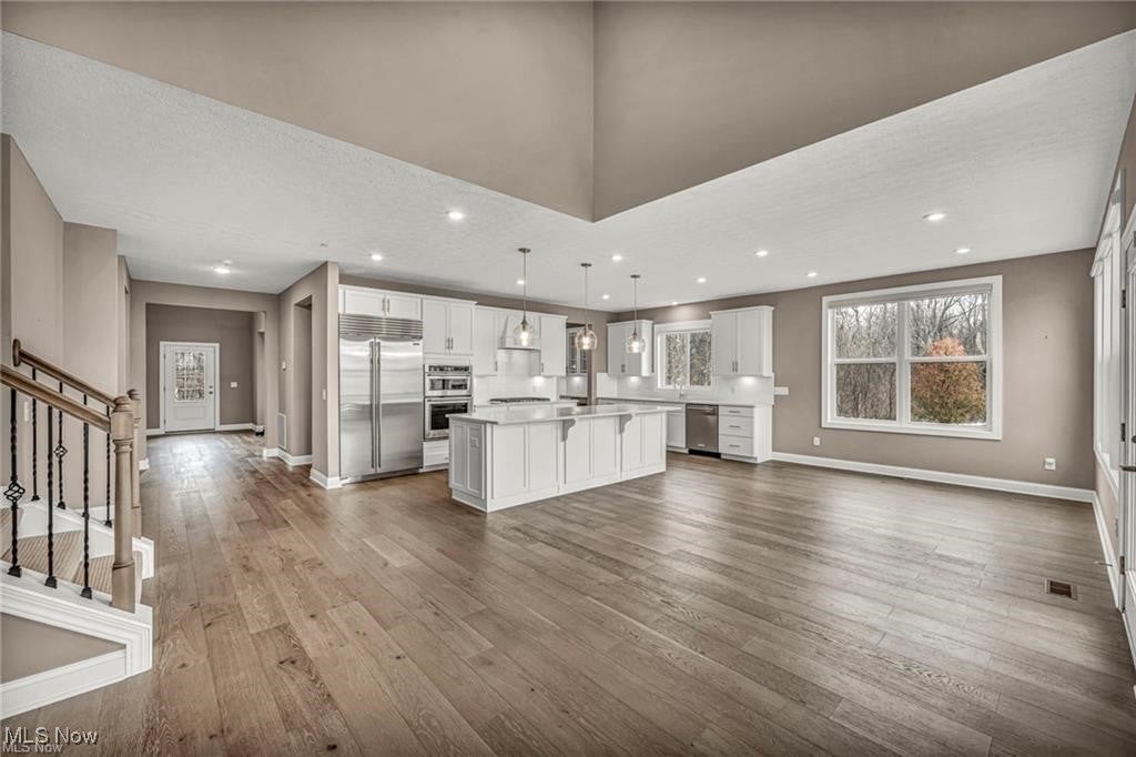 Chagrin Falls, Ohio, 44022, United States, 3 Bedrooms Bedrooms, ,4 BathroomsBathrooms,Residential,Active,1945059
