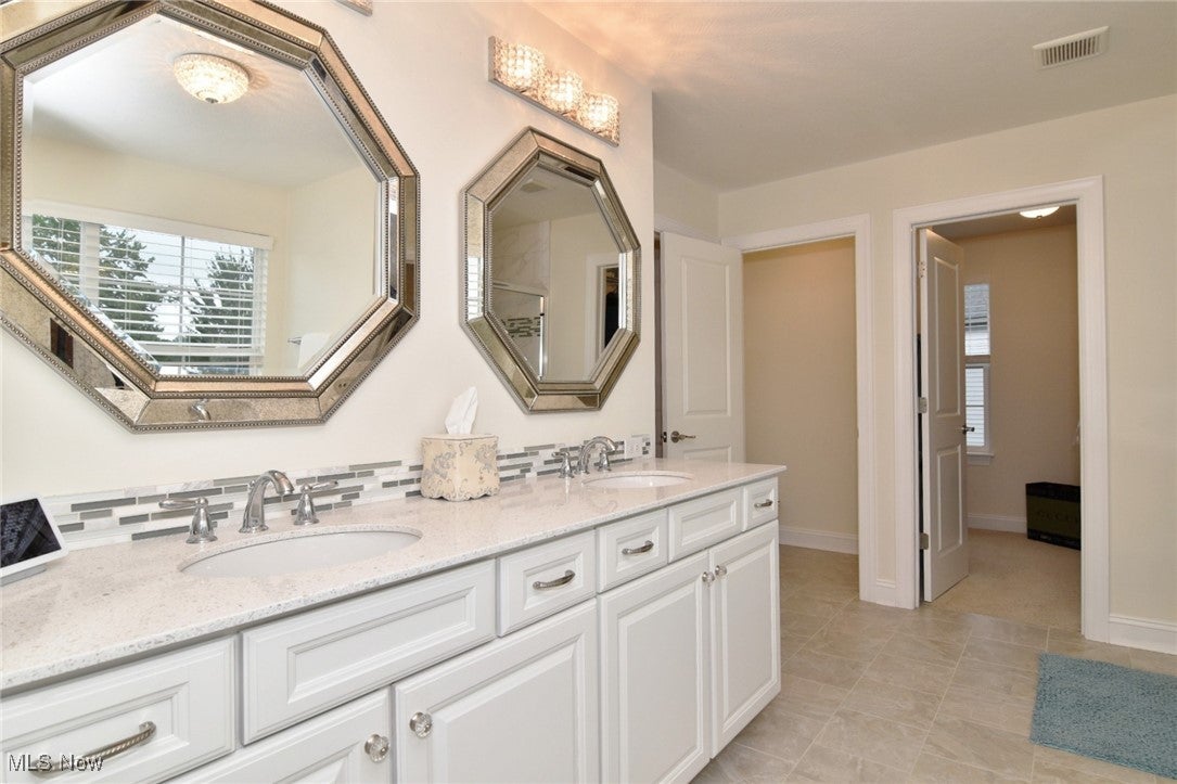 Chagrin Falls, Ohio, 44023, United States, 5 Bedrooms Bedrooms, ,5 BathroomsBathrooms,Residential,Active,1929410