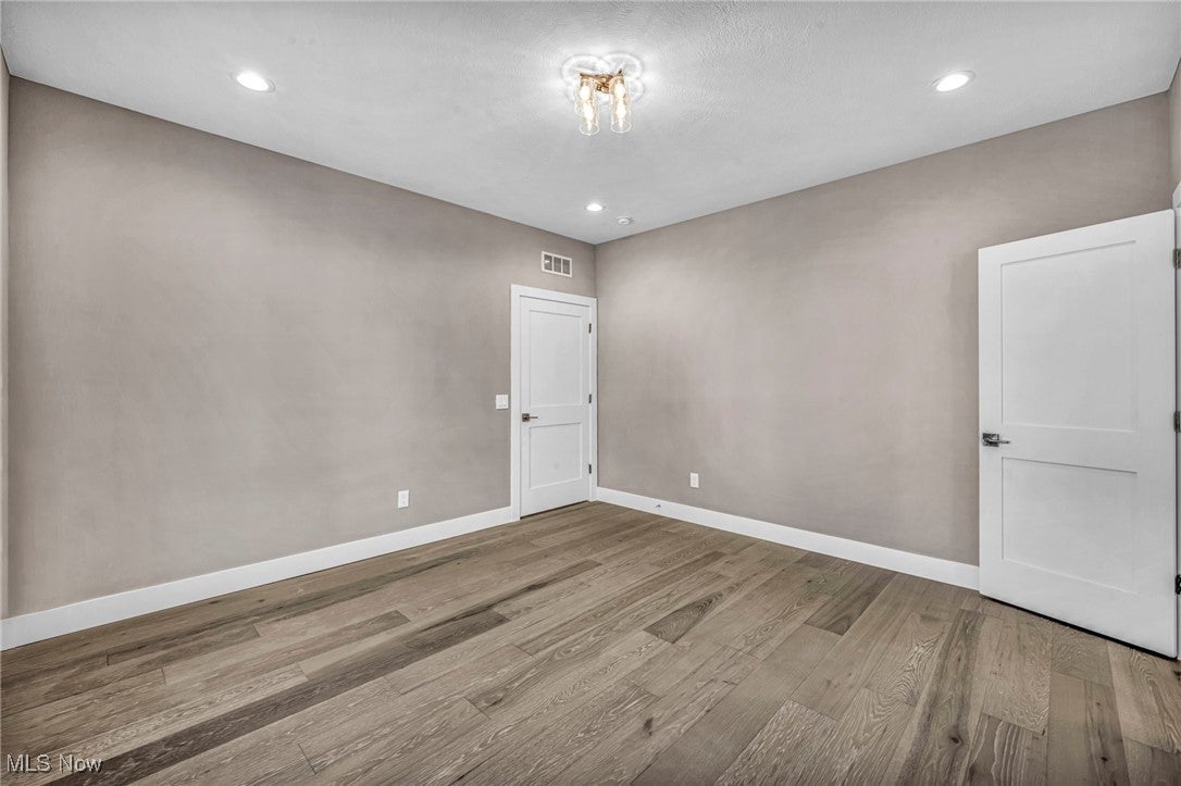 Moreland Hills, Ohio, 44022, United States, 5 Bedrooms Bedrooms, ,6 BathroomsBathrooms,Residential,Contingent,1903201