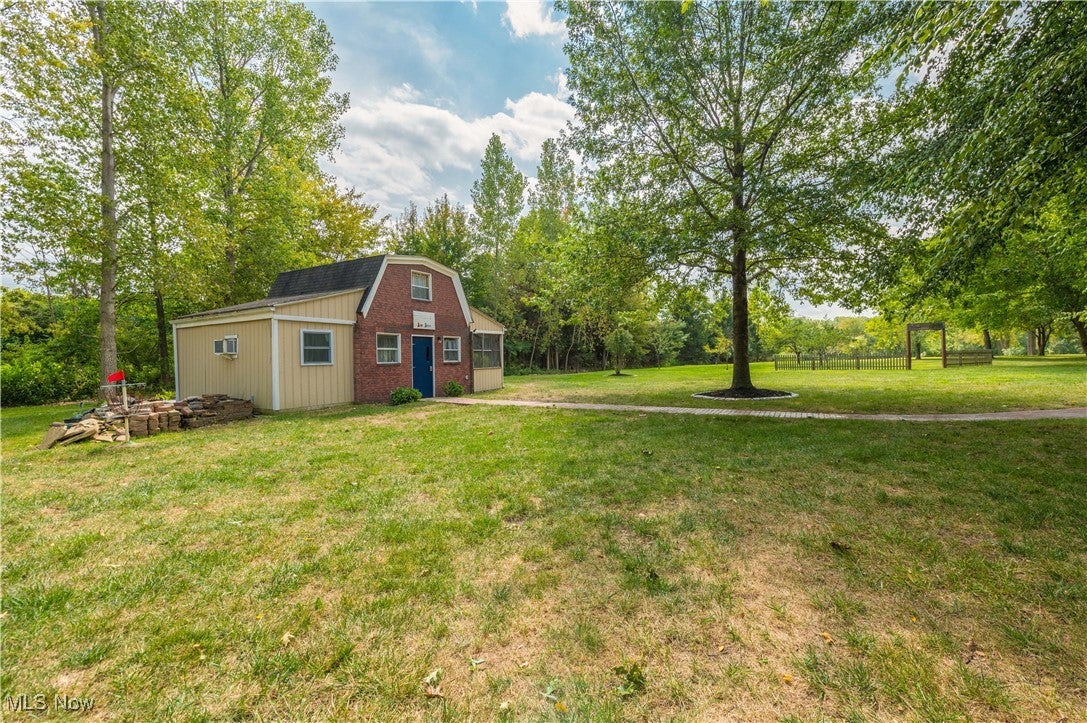 Amherst, Ohio, 44001, United States, 9 Bedrooms Bedrooms, ,6 BathroomsBathrooms,Residential,Active,1941346