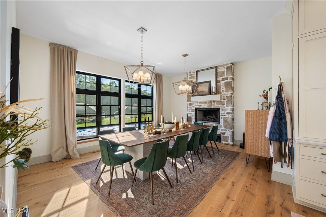 New Franklin, Ohio, 44216, United States, 6 Bedrooms Bedrooms, ,6 BathroomsBathrooms,Residential,Active,1989782