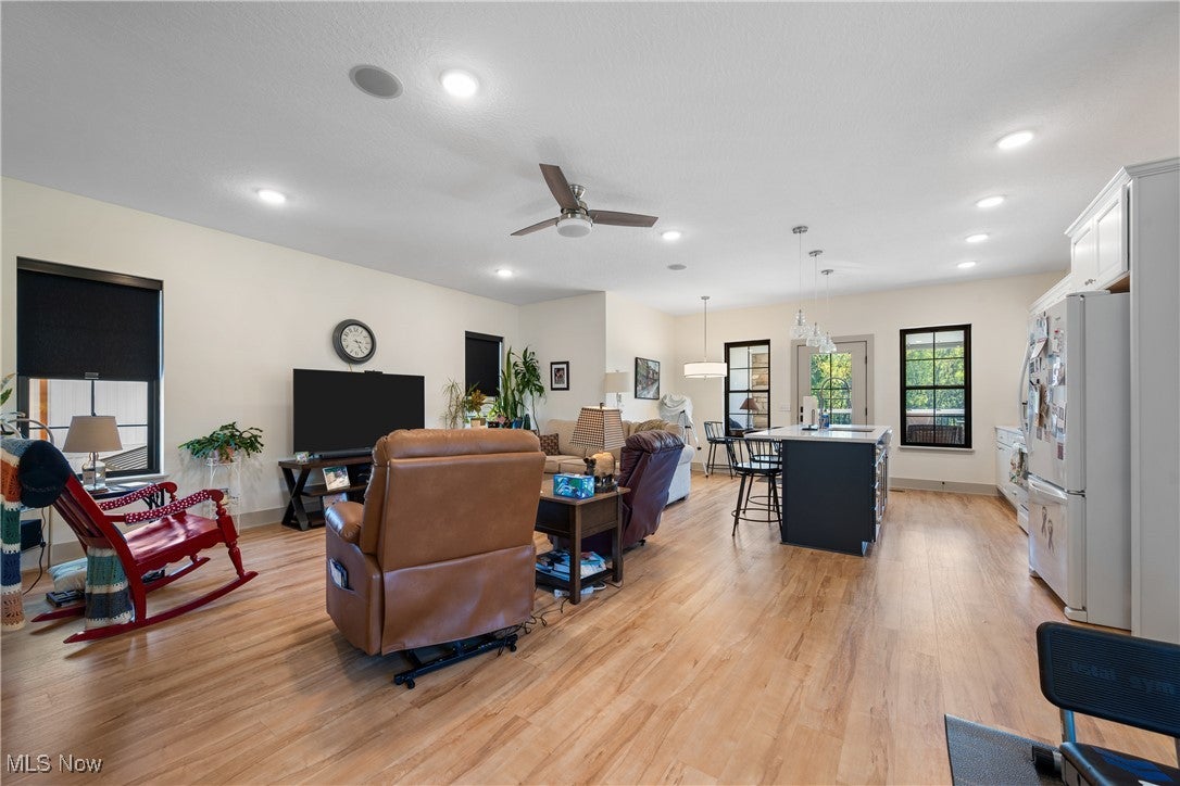 New Franklin, Ohio, 44216, United States, 6 Bedrooms Bedrooms, ,6 BathroomsBathrooms,Residential,Active,1989782