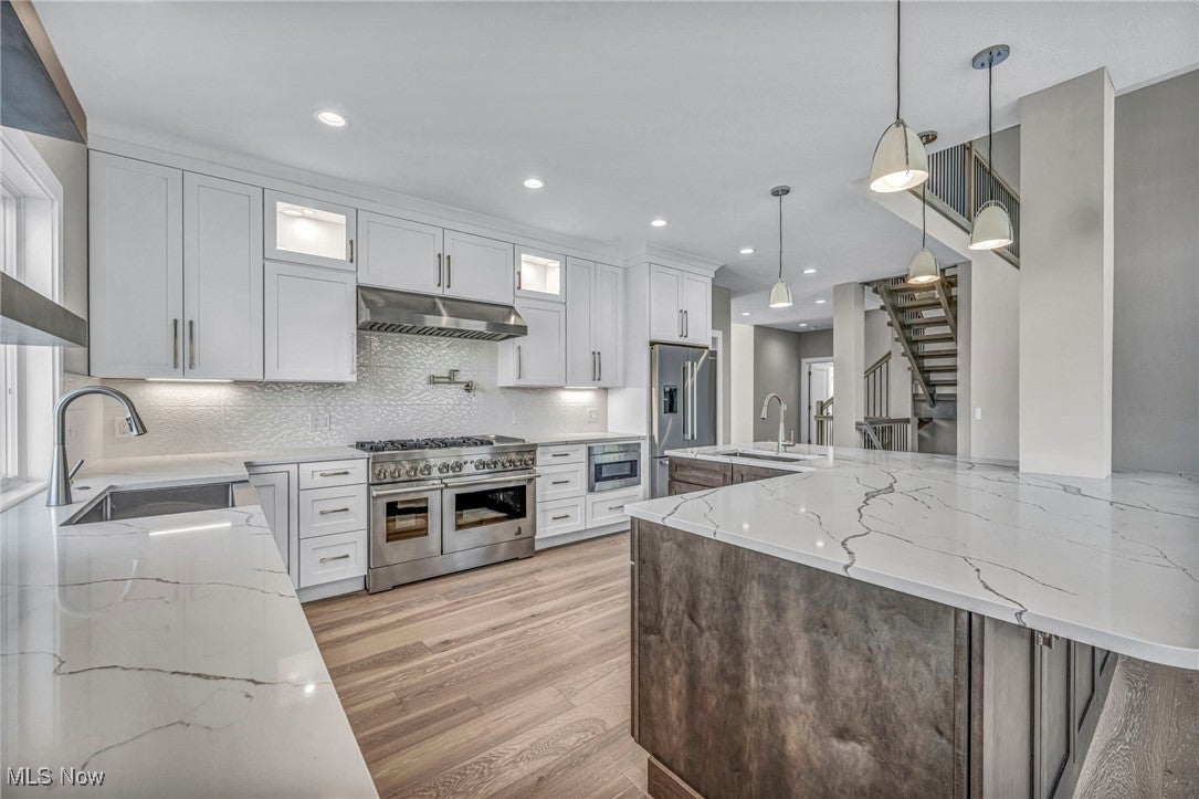 Aurora, Ohio, 44202, United States, 6 Bedrooms Bedrooms, ,5 BathroomsBathrooms,Residential,Active,1909651