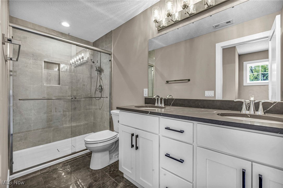 Shaker Heights, Ohio, 44122, United States, 6 Bedrooms Bedrooms, ,5 BathroomsBathrooms,Residential,Active,1909081