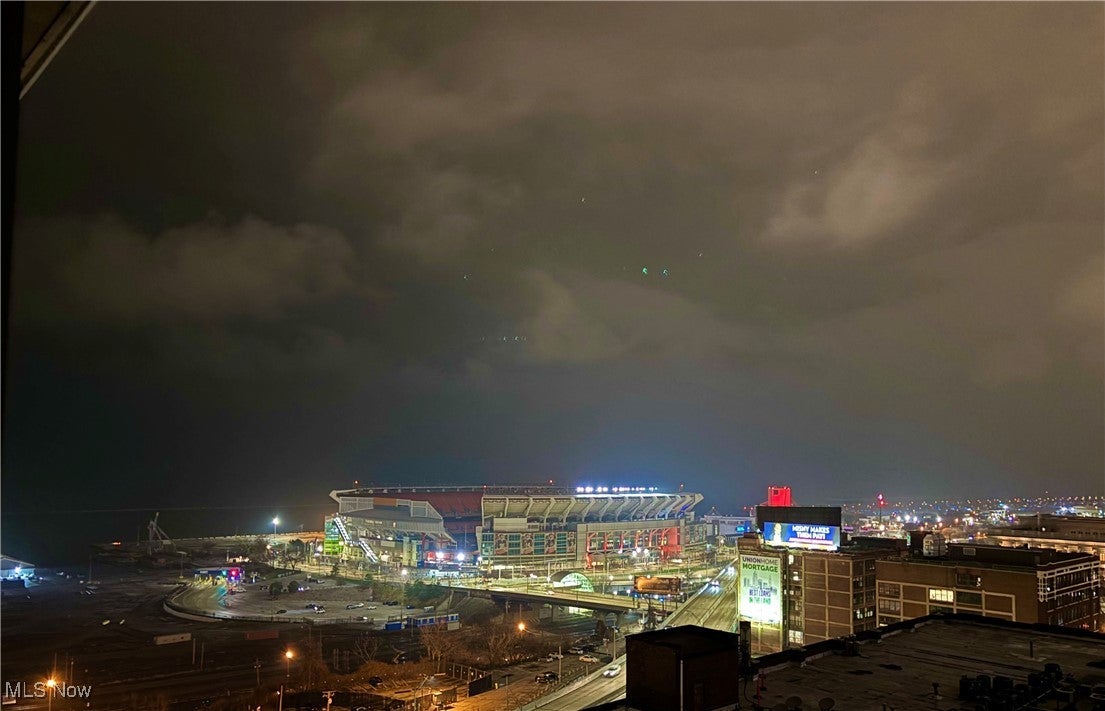 Cleveland, Ohio, 44113, United States, 2 Bedrooms Bedrooms, ,3 BathroomsBathrooms,Residential,Active,1839749