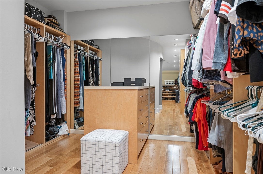 Cleveland, Ohio, 44113, United States, 2 Bedrooms Bedrooms, ,3 BathroomsBathrooms,Residential,Active,1839749