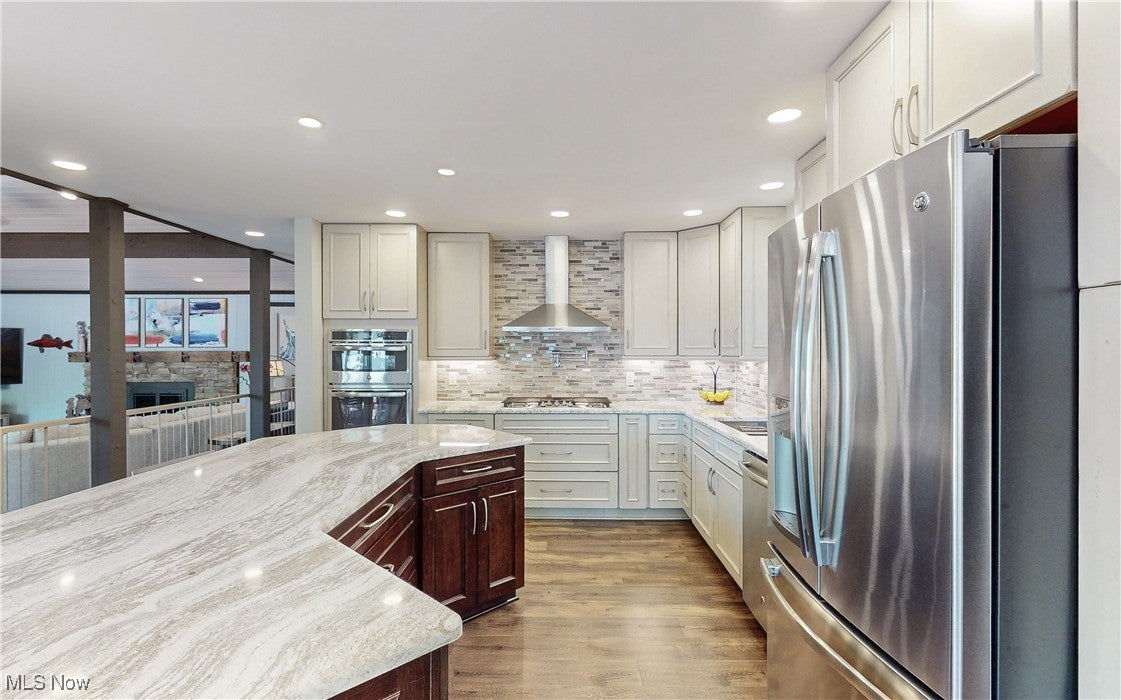Roaming Shores, Ohio, 44084, United States, ,5 BathroomsBathrooms,Residential,Active,1820347